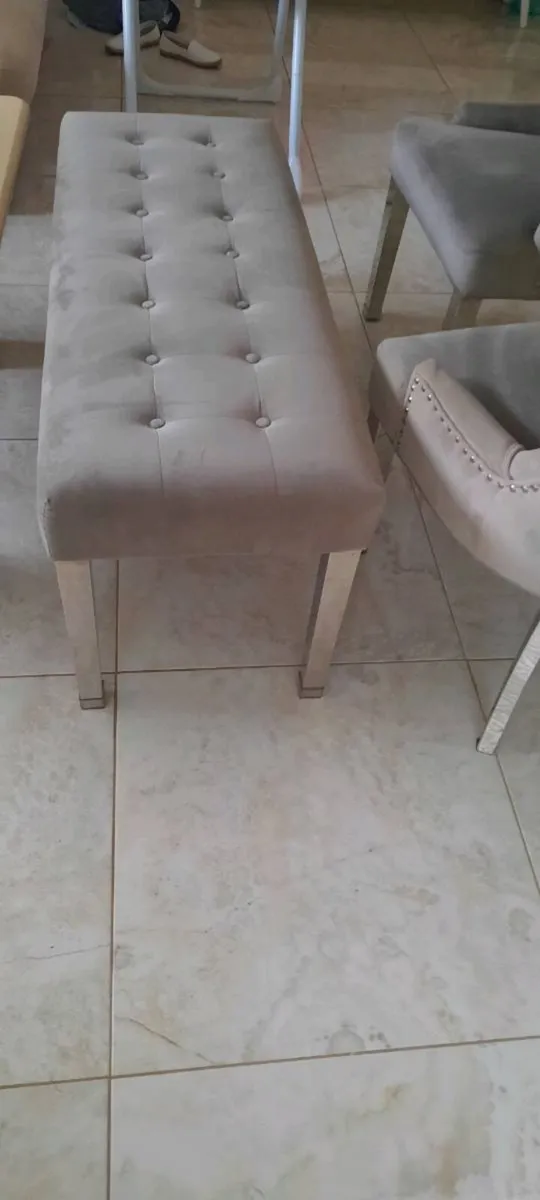 Bench and chairs - Image 3