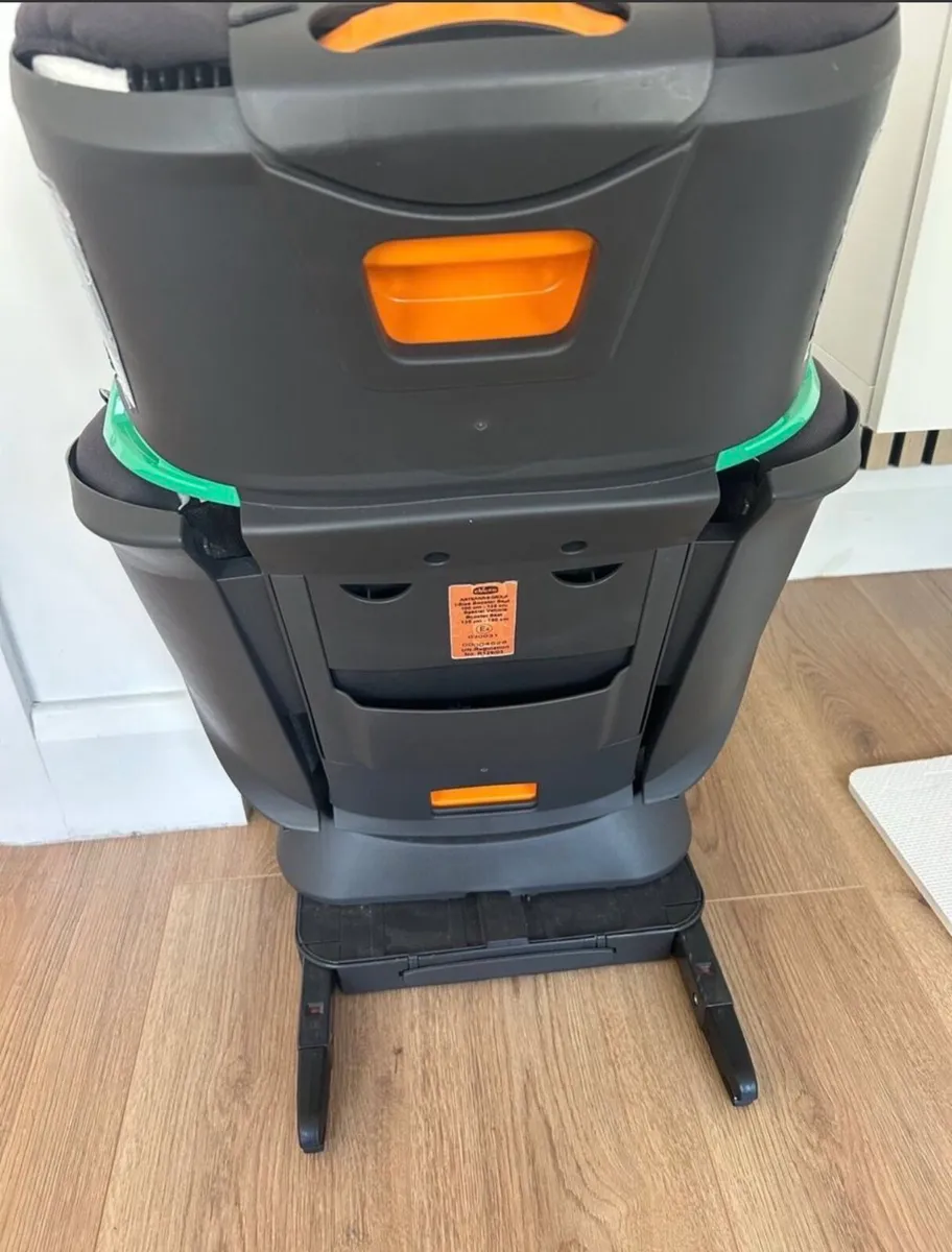 Chicco car seat - Image 2