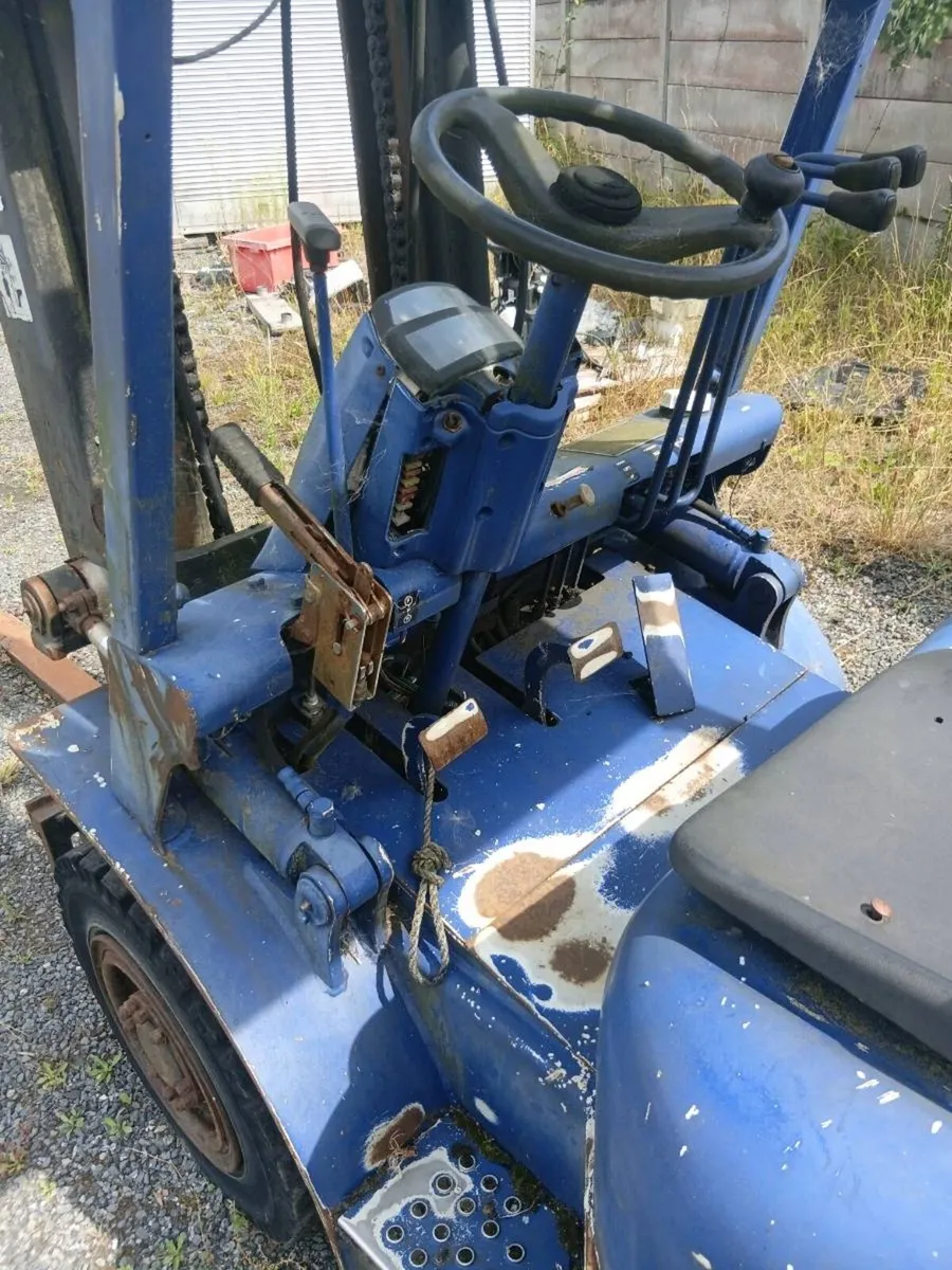Forklift - Image 4