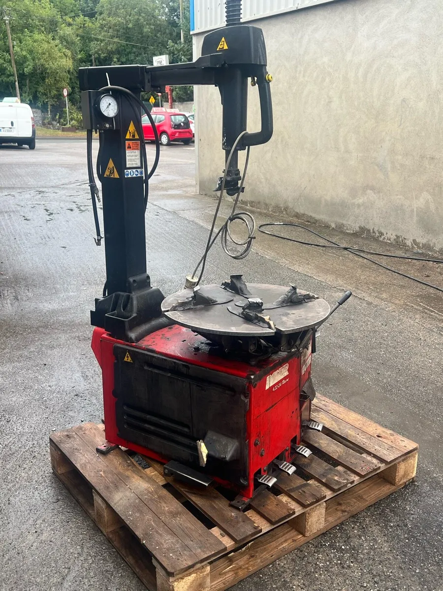 Boxer tyre machine - Image 1