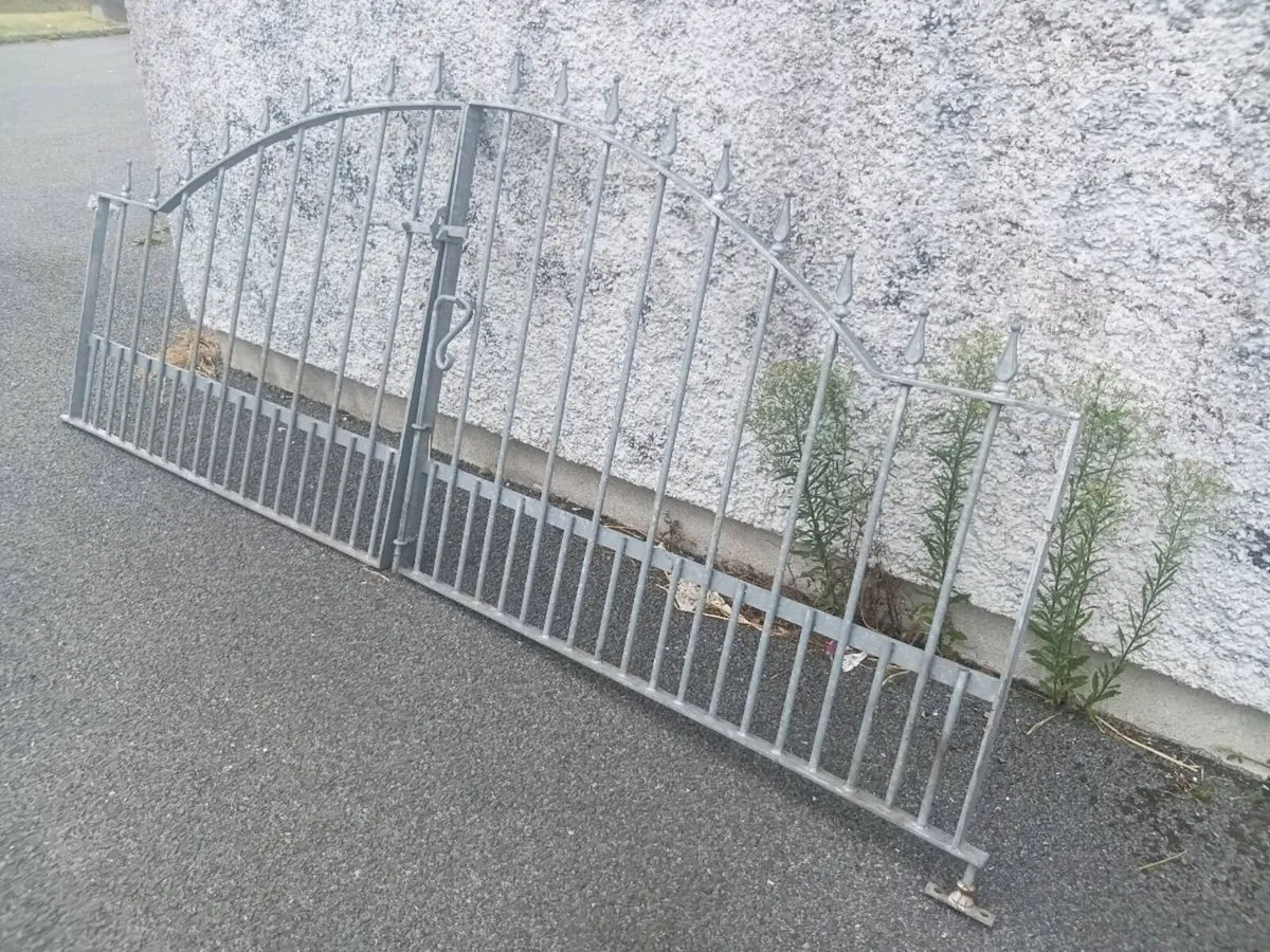 Entrancr gates - Image 1