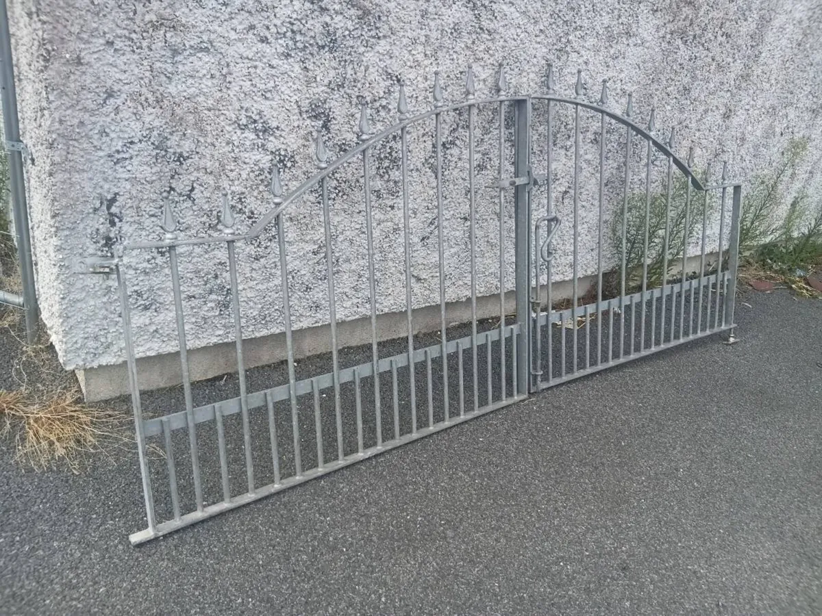 Entrancr gates - Image 3