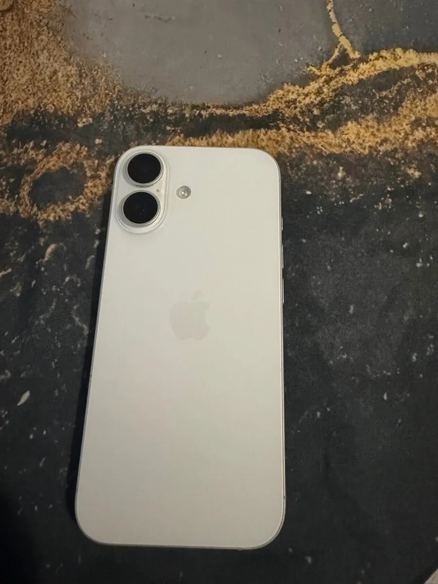iPhone 17 - Image 1