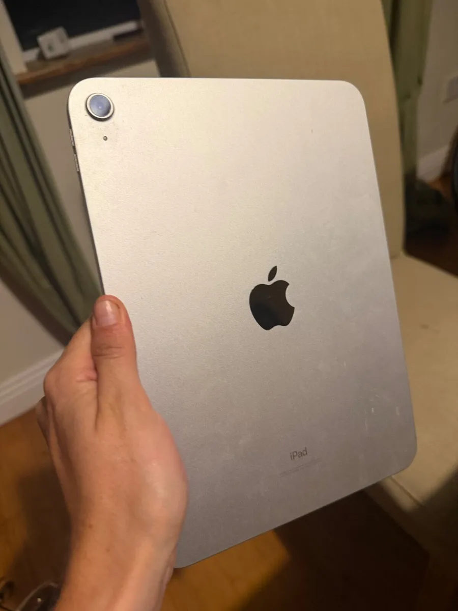 iPad 10th Gen 64GB WiFi Only - Image 4