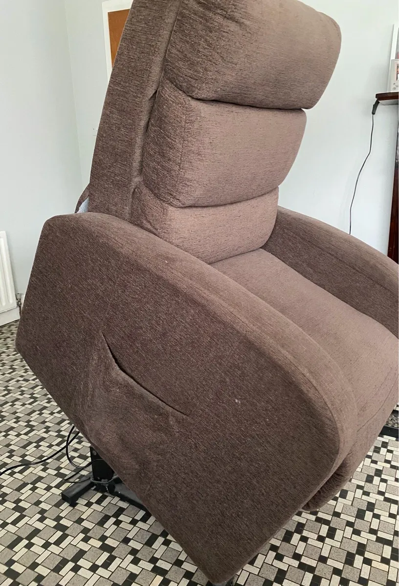 Lift and Rise Electric Armchair - Image 3