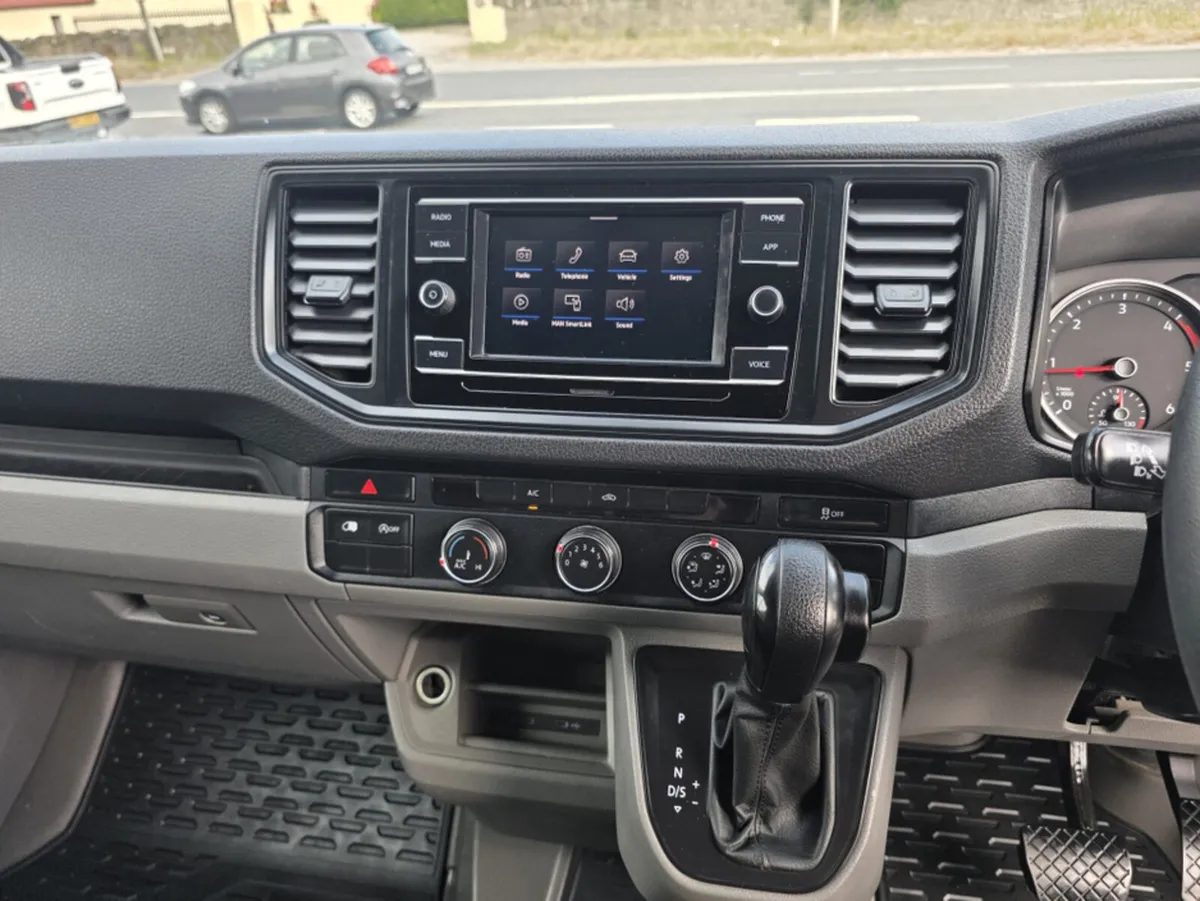 Man TGE 3.180 4X2 LWB AUTO 5DR - Image 3
