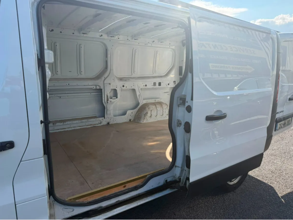 Nissan NV300 LWB 120 XE 1300 MY20 4DR - Image 4