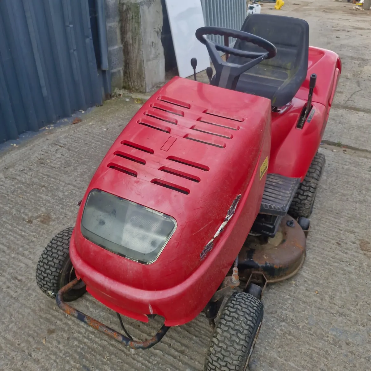 Ride on lawn mower - Image 2