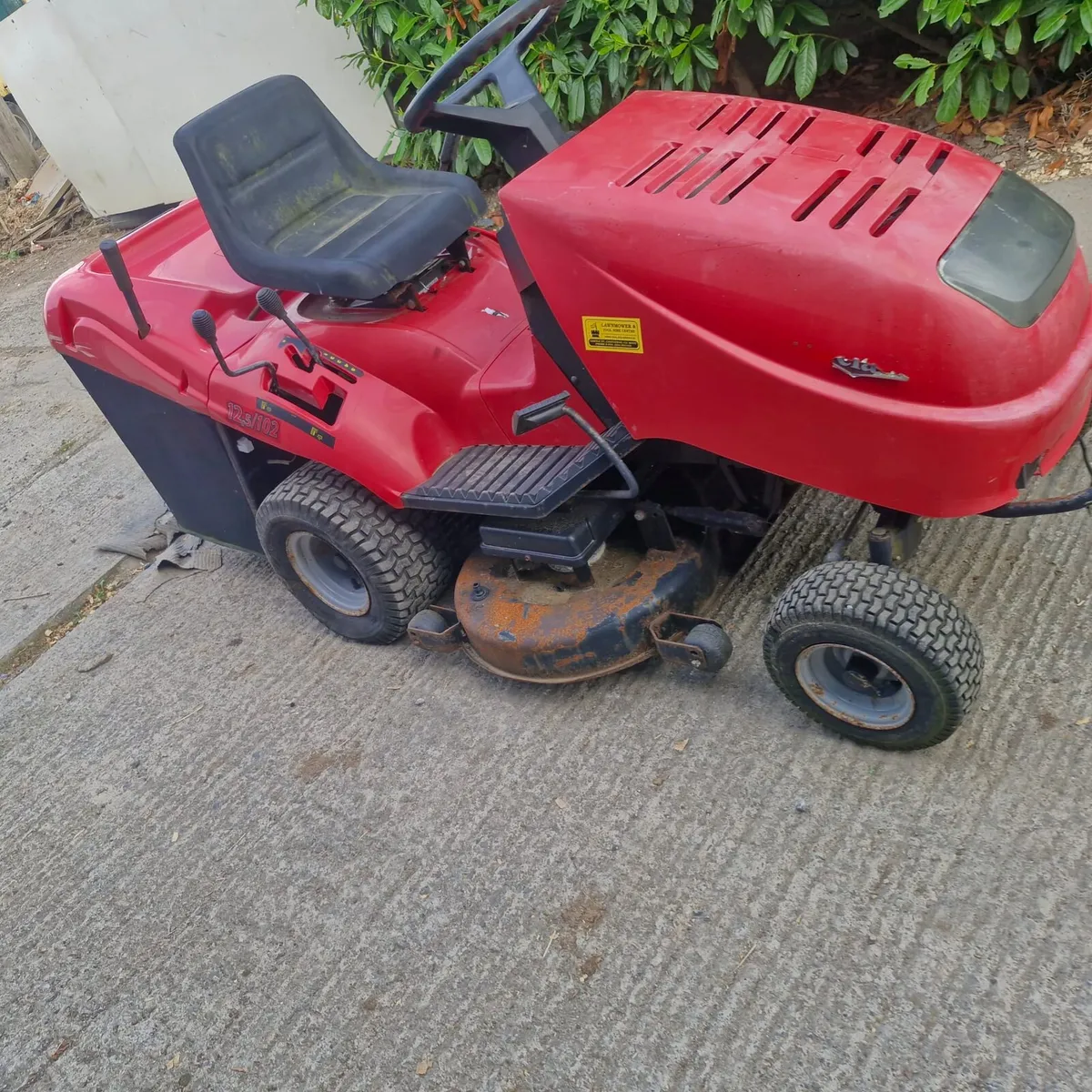 Ride on lawn mower - Image 4