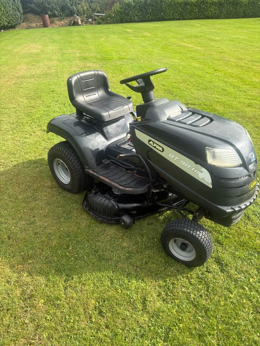 Alpina ride on mower - Image 3