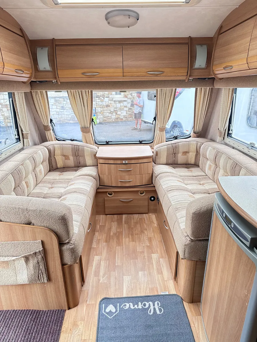 ✨STUNNING COACHMAN VIP 4 BERTH FIXED BED✨ - Image 4
