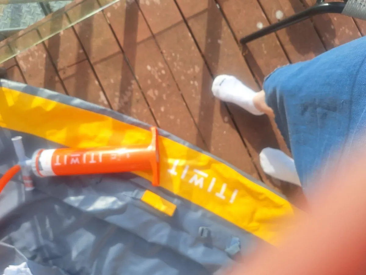 Kayak inflatable 2-man Decatholon. Barely used. - Image 2