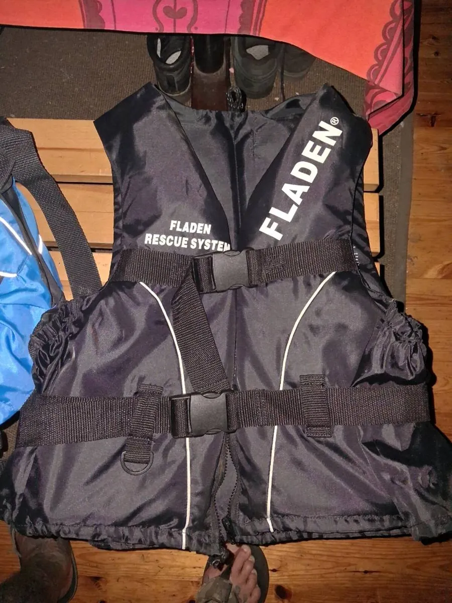 Life jackets - Image 1