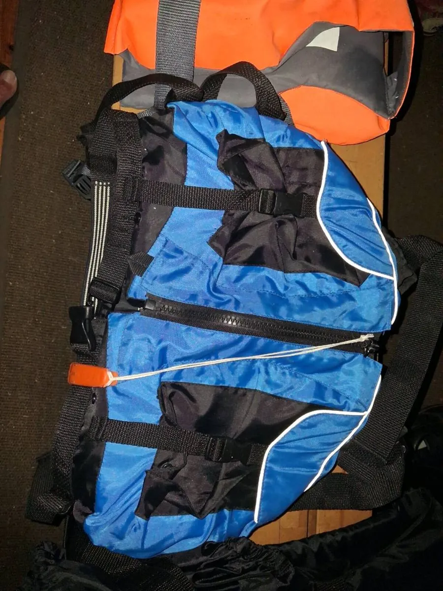 Life jackets - Image 2