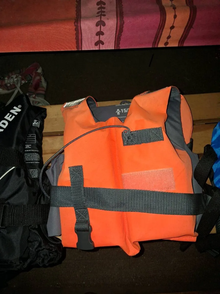 Life jackets - Image 3