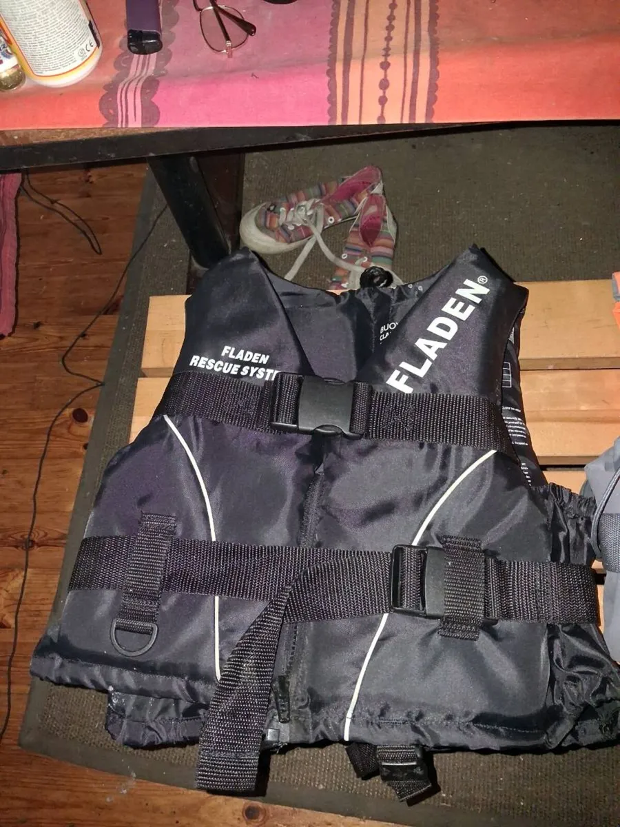 Life jackets - Image 4