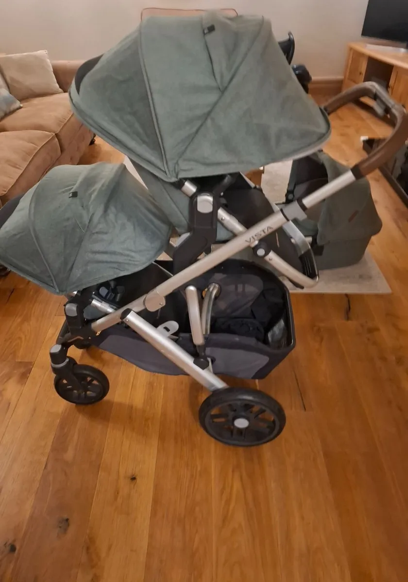 Uppa Baby Vista V2 Complete Travel System - Image 4