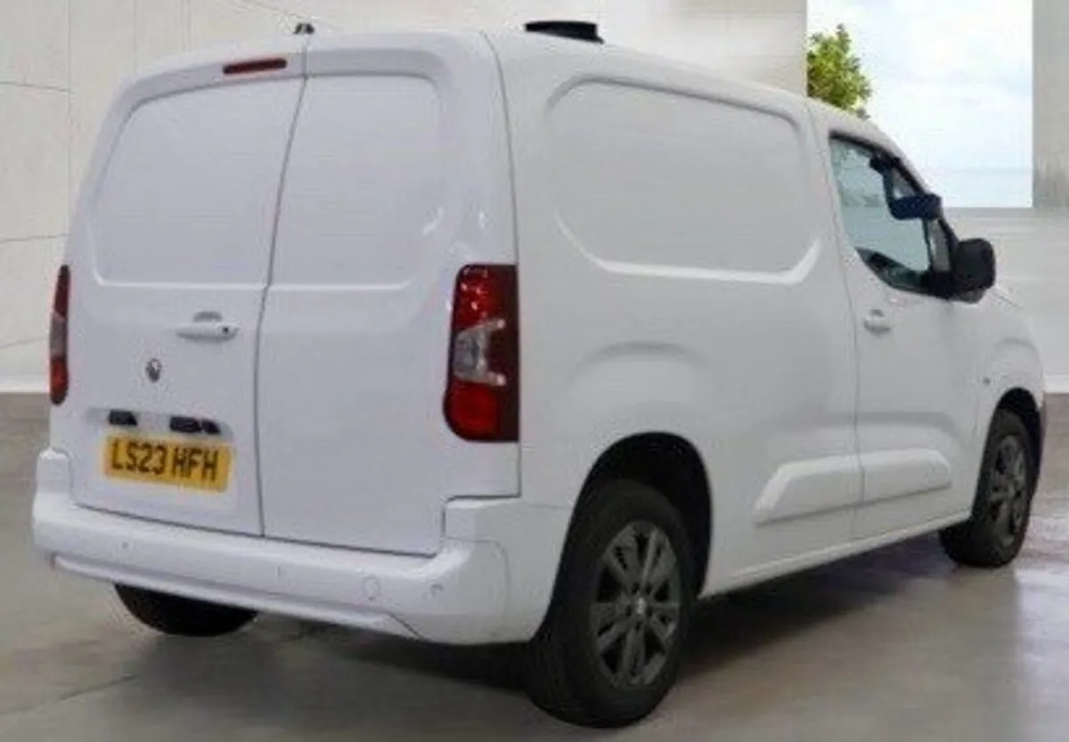 1.5 BlueHDi 1000 Asphalt Premium + Standard Panel - Image 3