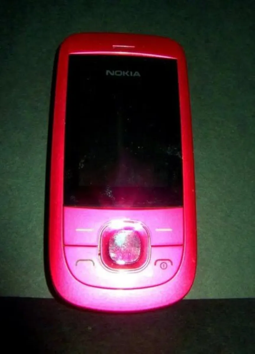 Vintage Pink Nokia 2220 Slide Phone - Image 2