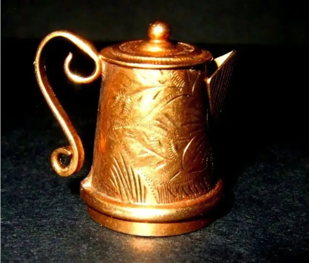 Vintage 9ct Gold Coffee Pot Charm - Image 3