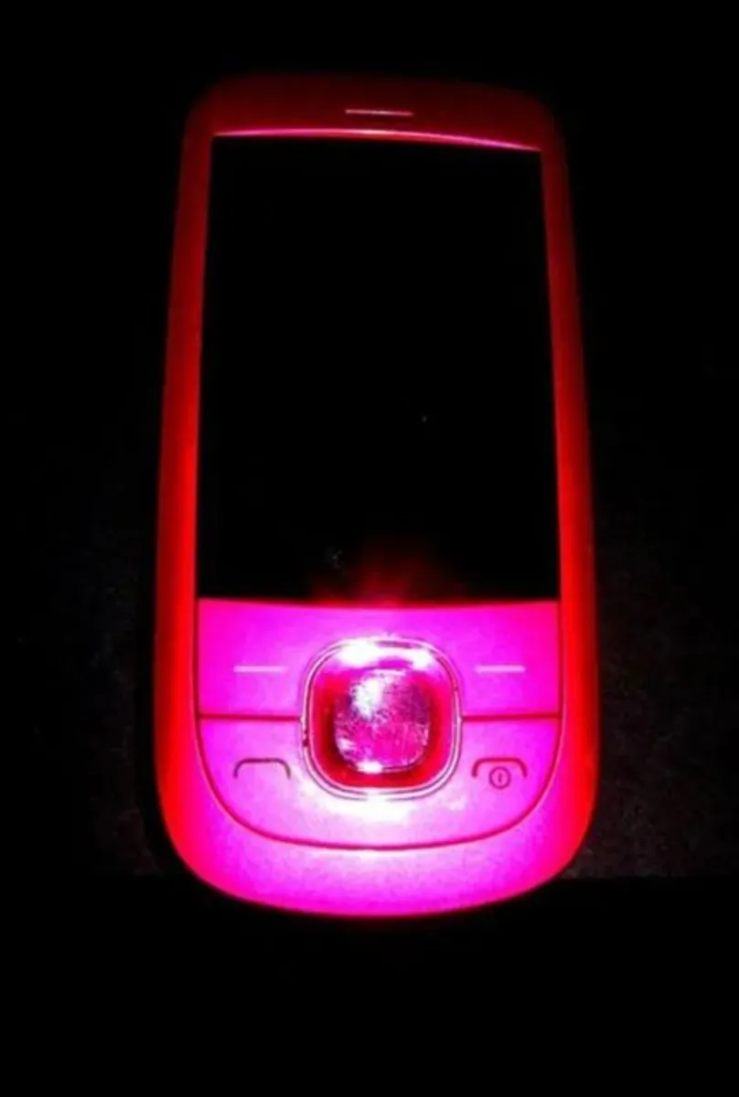 Vintage Pink Nokia 2220 Slide Phone - Image 4
