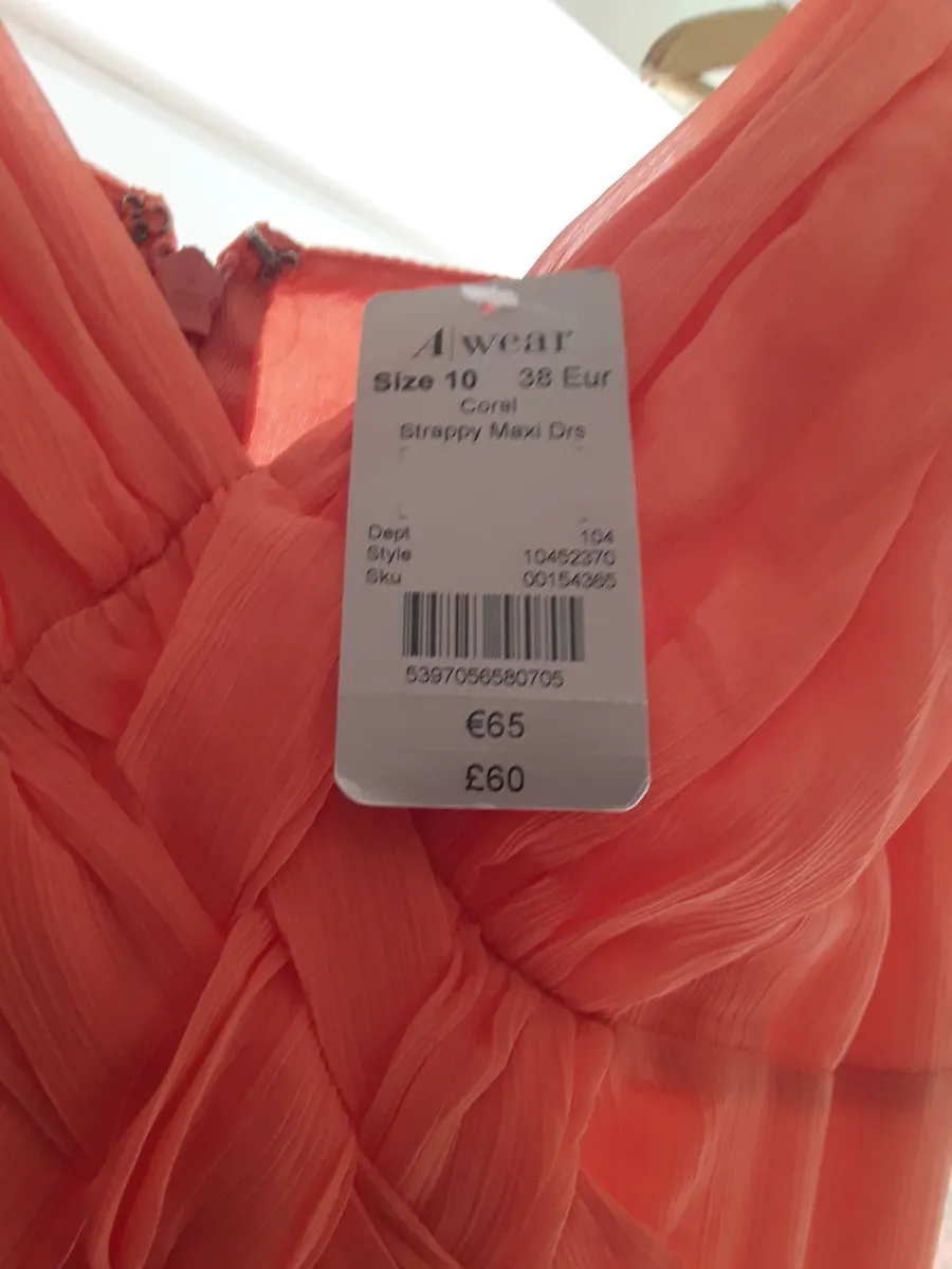 Selection of lovely ladies dresses - Image 1