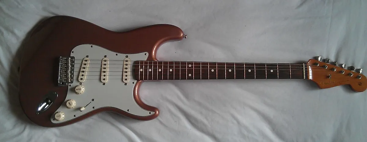 Fender stratocaster - Image 1