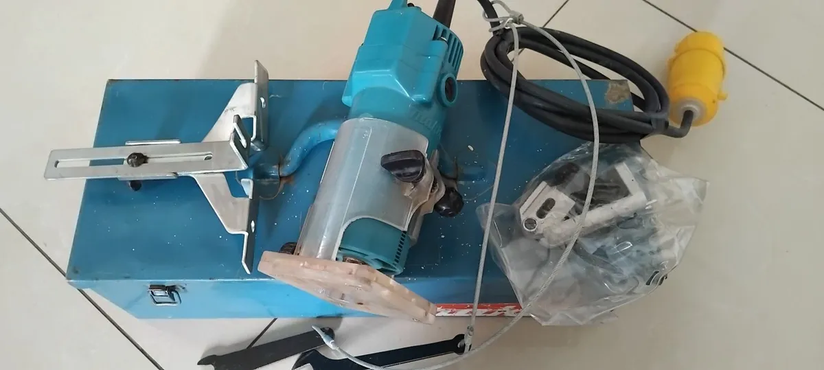 Makita 3703 Laminate Trimmer 110v - Image 2