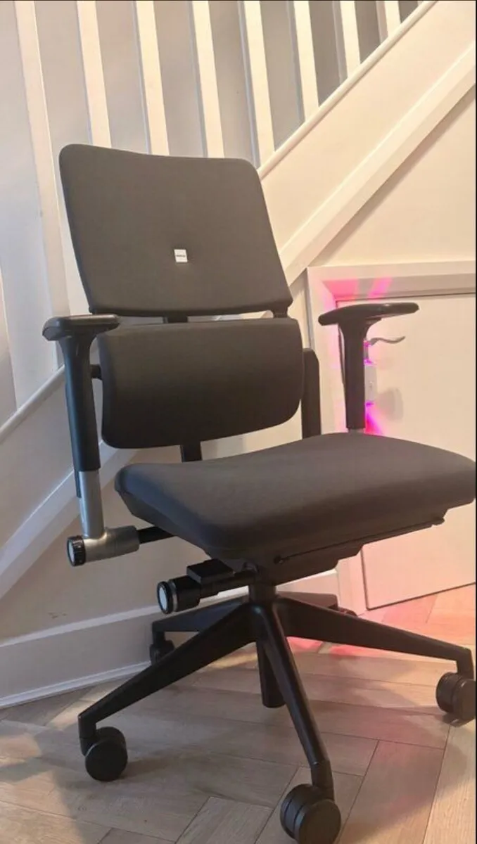 Steelcase Please V2 ergonomic office chair Cleaned - Image 3
