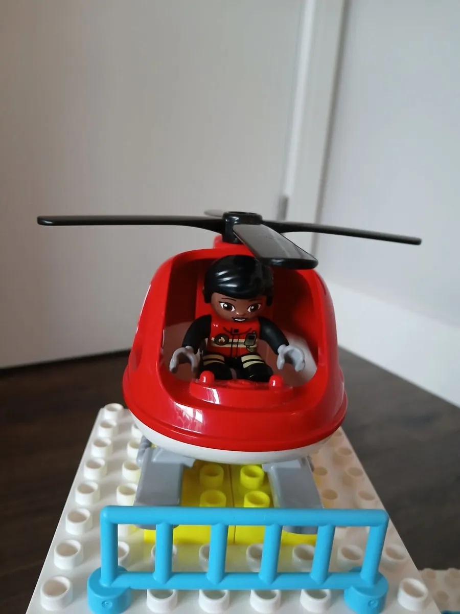 Lego Duplo fire station with truck and helicopter - Image 4