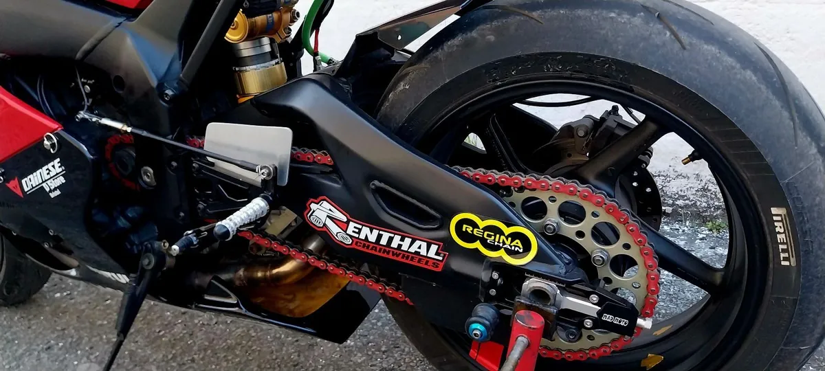 YAMAHA R1 + - Image 4