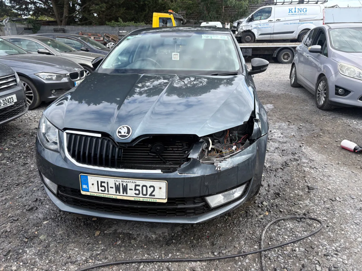 2015 Skoda Octavia 1.6 Diesel Light damage - Image 2