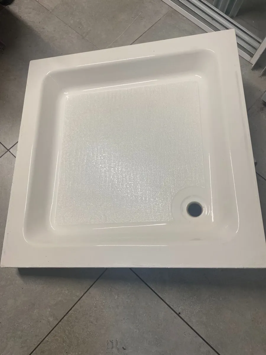 shower tray and enclosure - Image 1