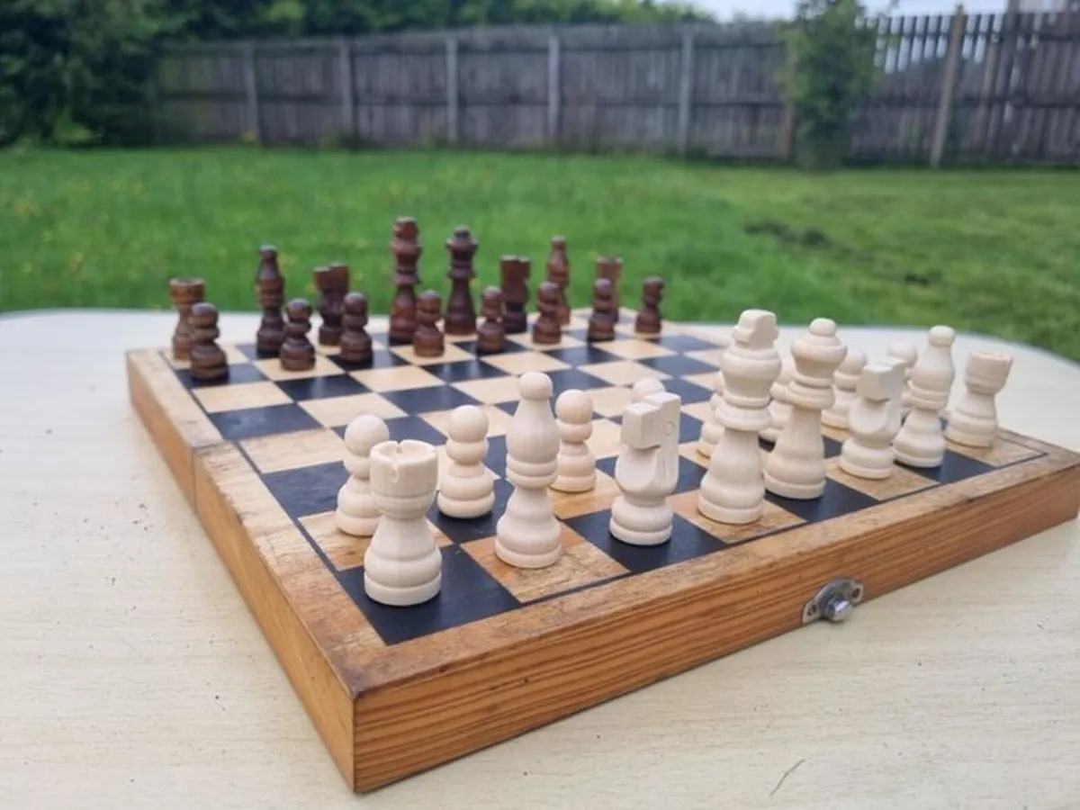 Vintage classic folding wooden chess set - Image 3