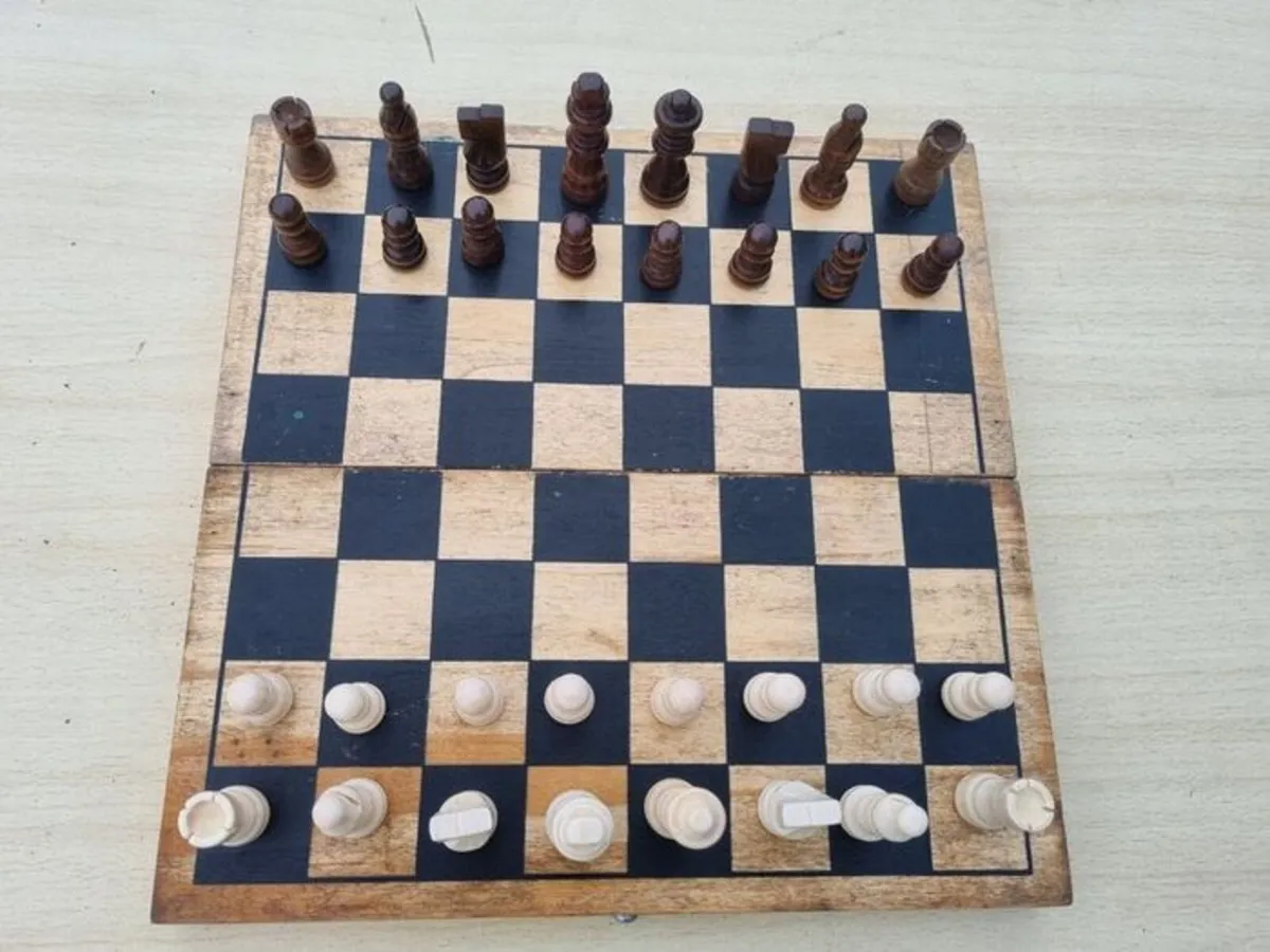 Vintage classic folding wooden chess set - Image 4