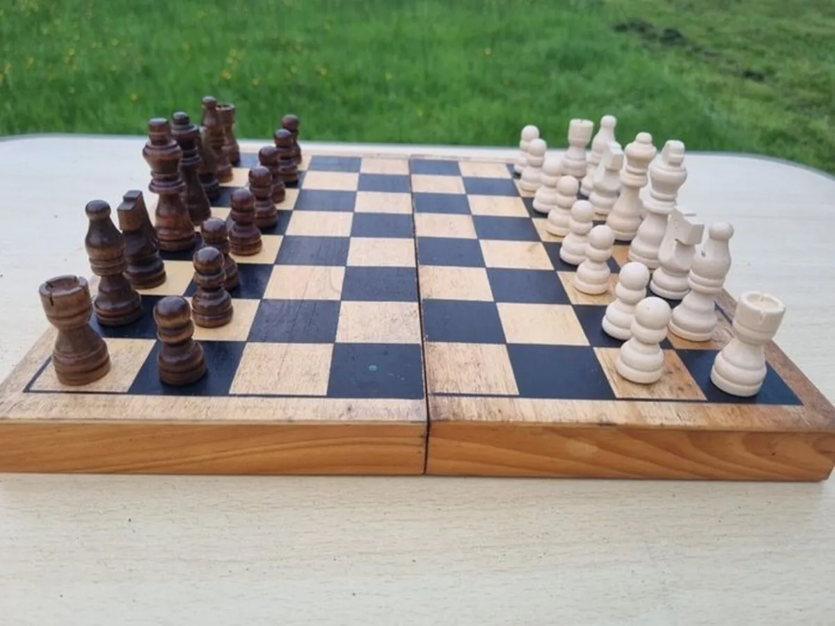 Vintage classic folding wooden chess set - Image 2