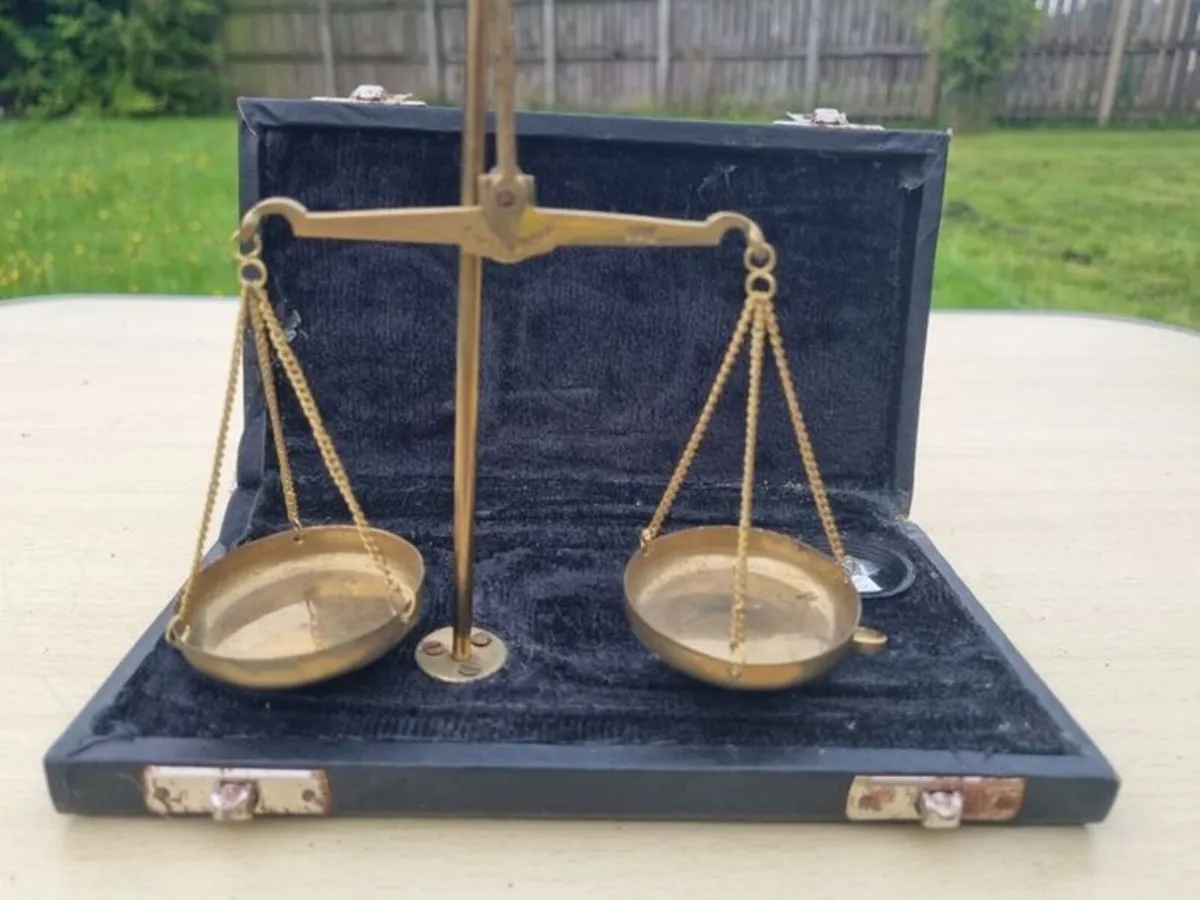 Old brass pocket scale - Image 2