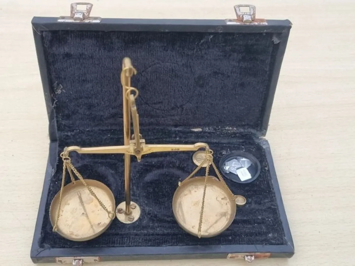Old brass pocket scale - Image 3