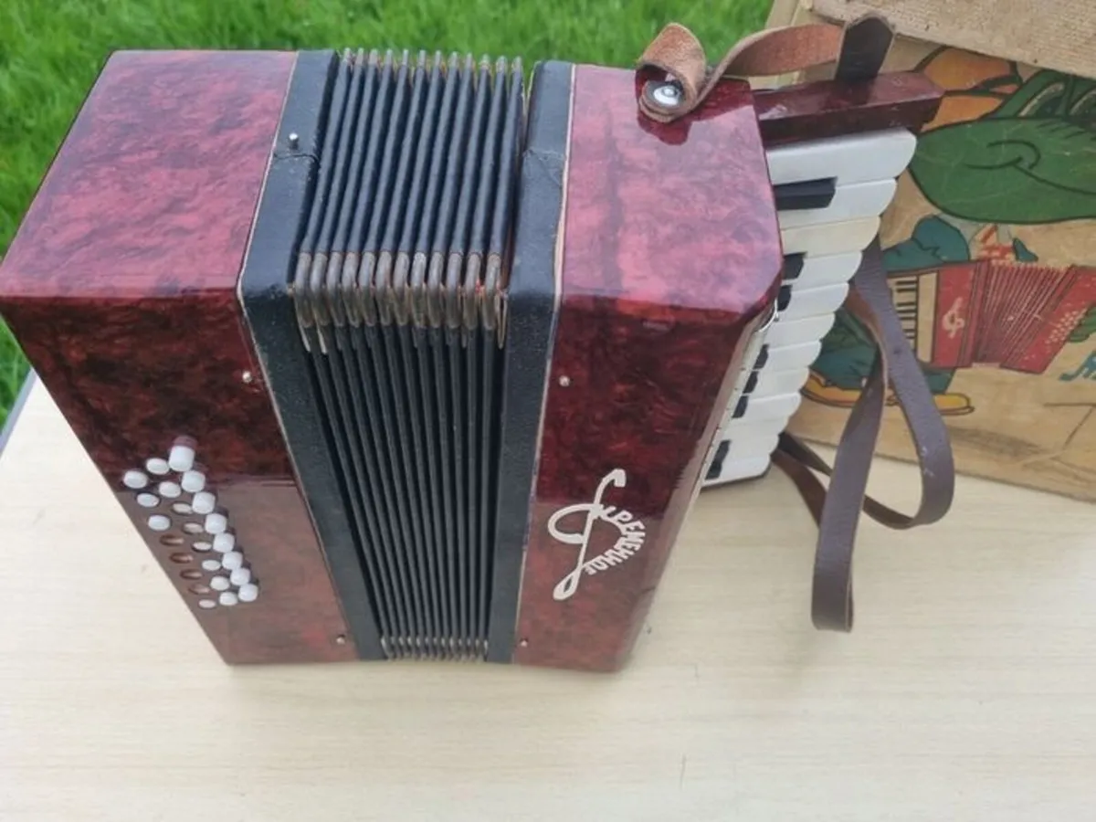 Soviet children's accordion "Kremennoe" - Image 2