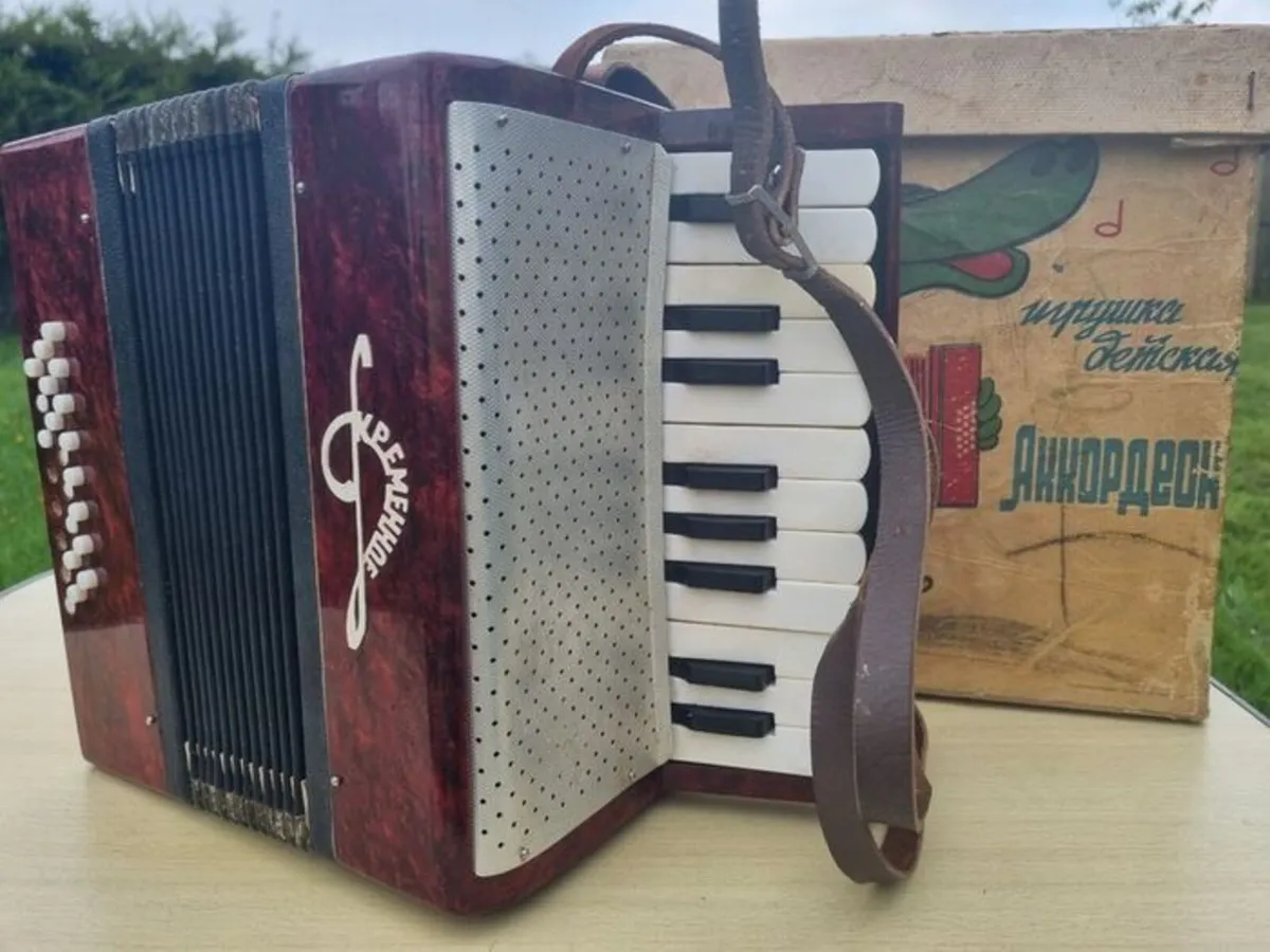 Soviet children's accordion "Kremennoe" - Image 3
