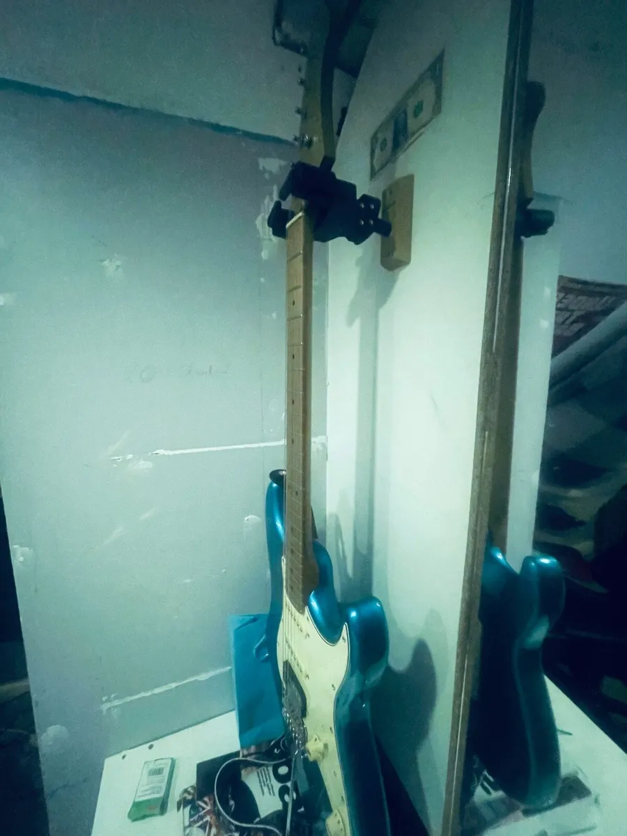 Jet guitar and blackstar amplifier - Image 4