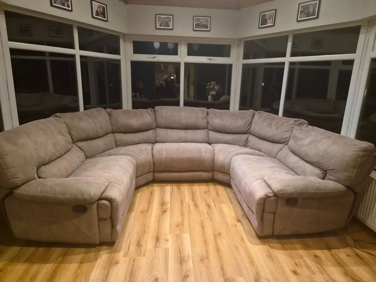 Settee - Image 1