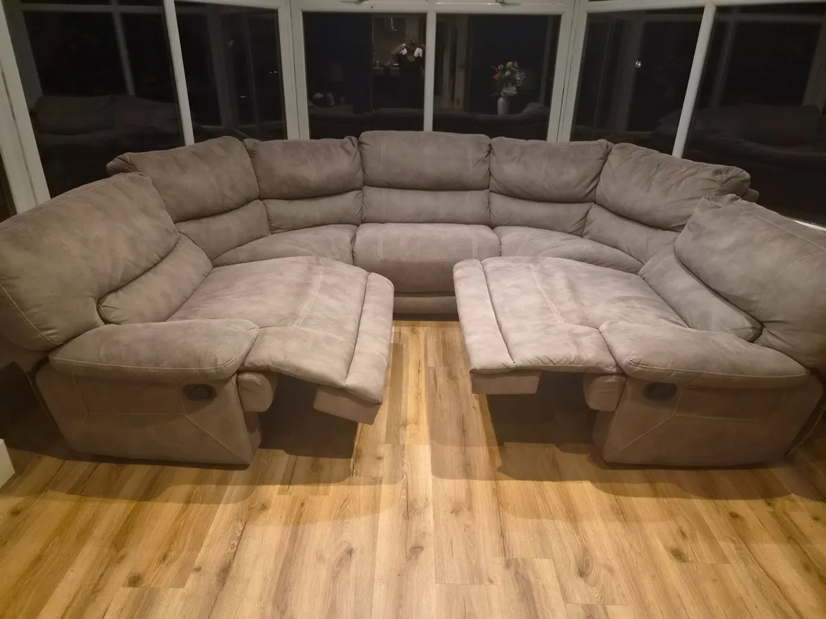 Settee - Image 2