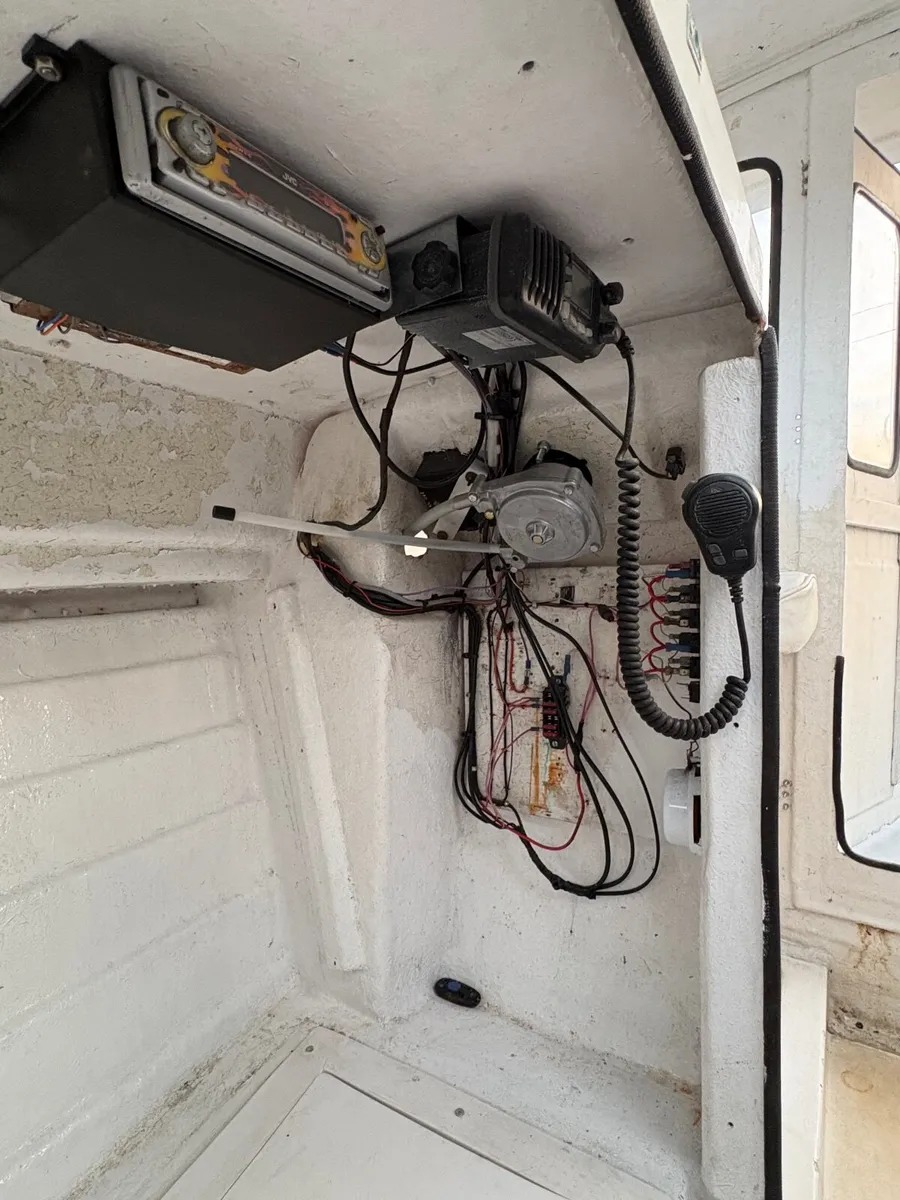 23ft Manxman Cabin Boat - Image 3