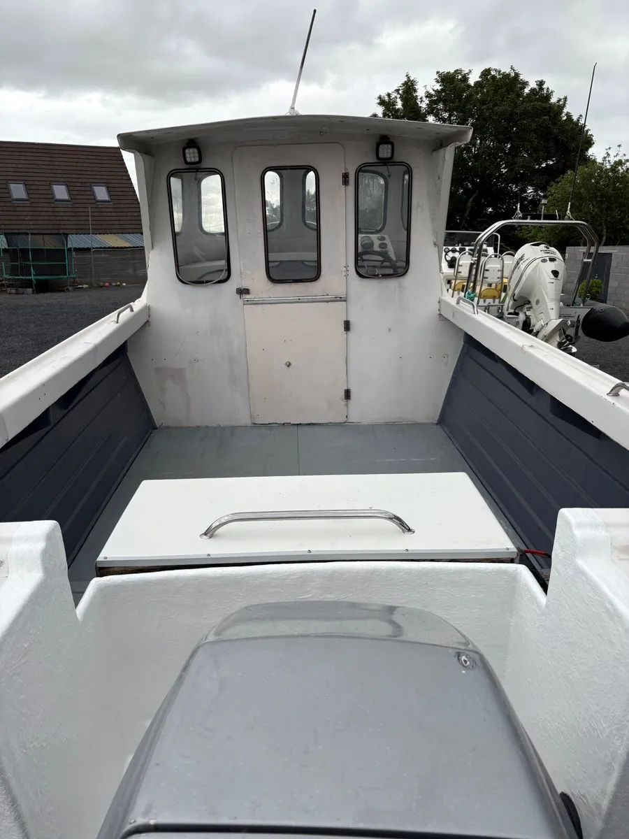 23ft Manxman Cabin Boat - Image 4