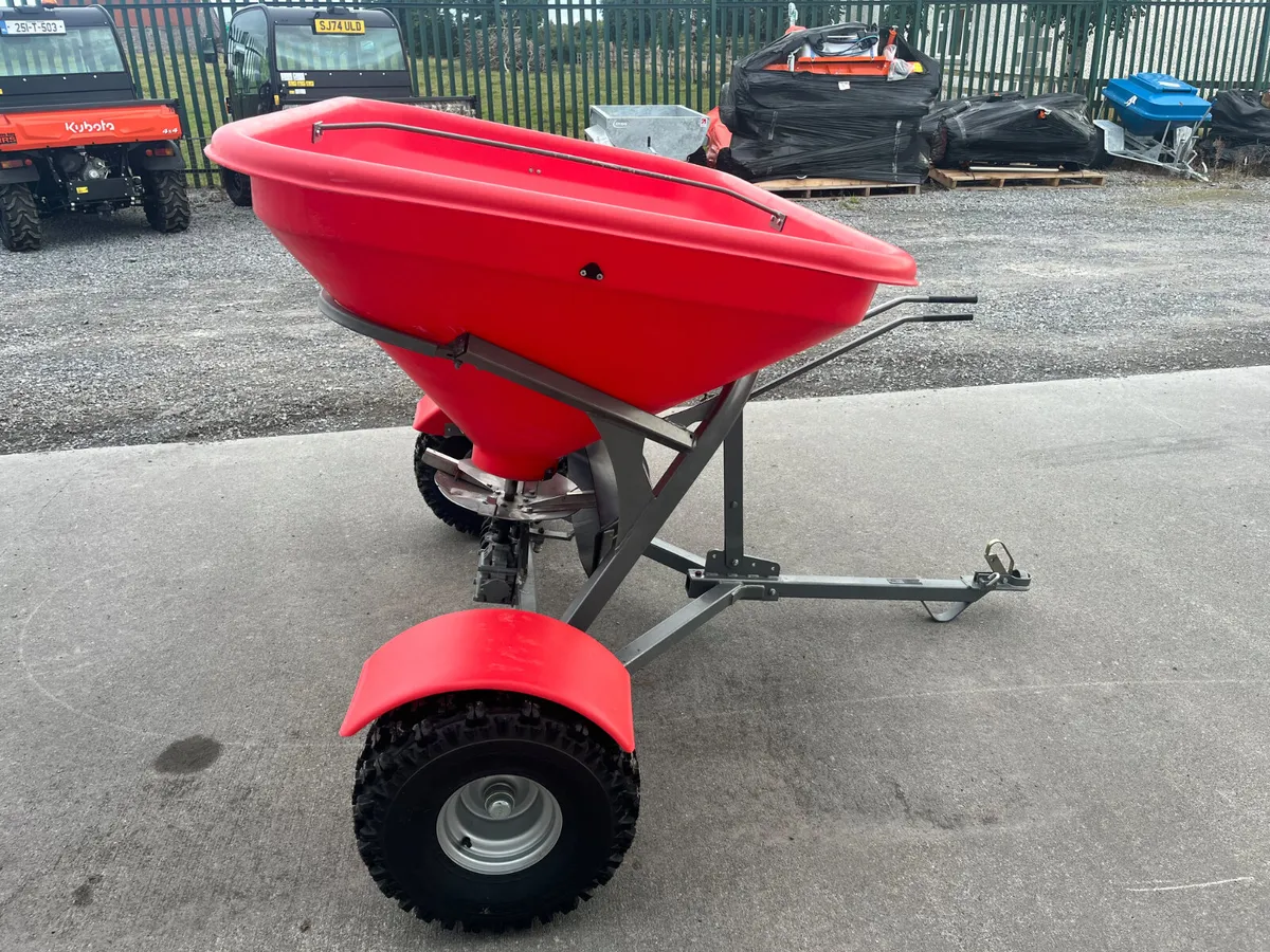 Used 26’ Walco 500 Fert Spreader - Image 2