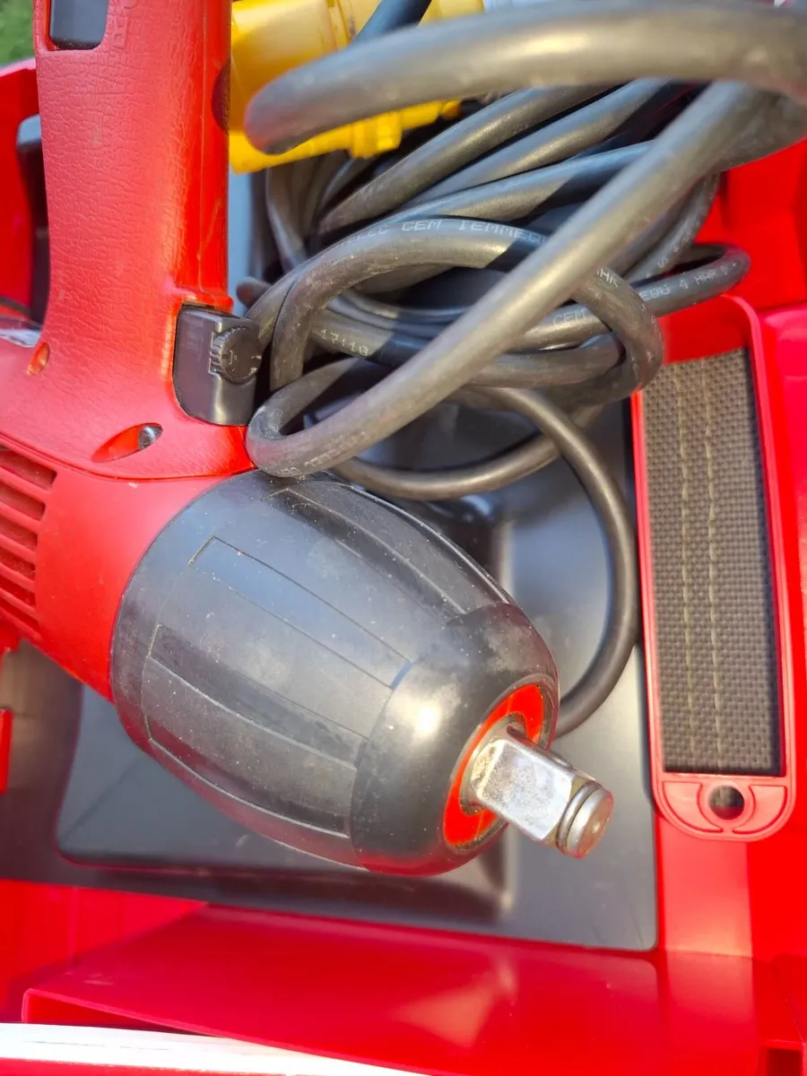 Hilti impact wrench - Image 3