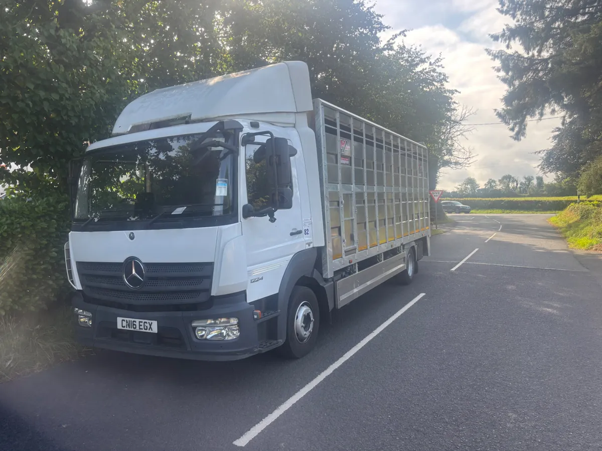 Mercedes atego cattle lorry - Image 1