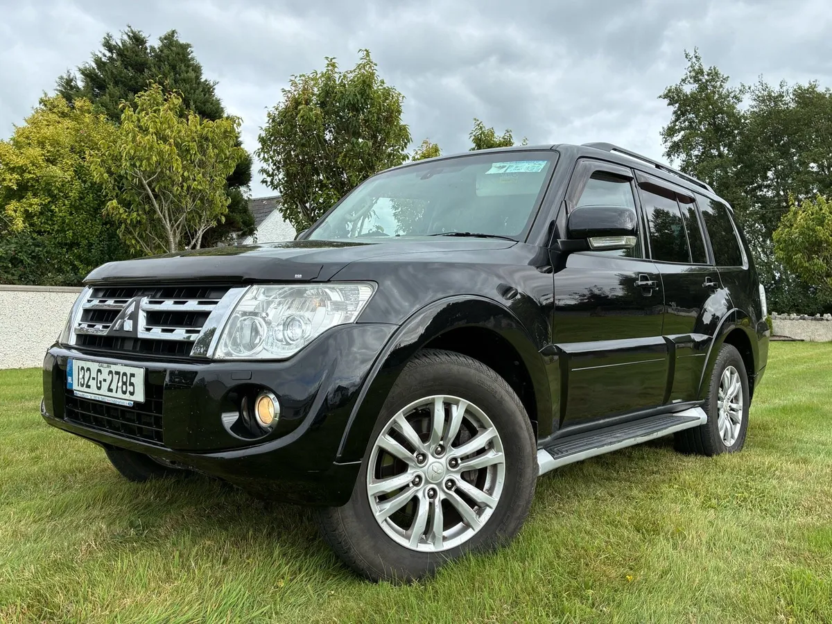 2013 Mitsubishi Pajero crew cab - Image 2