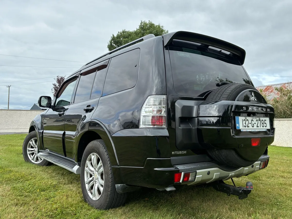 2013 Mitsubishi Pajero crew cab - Image 4